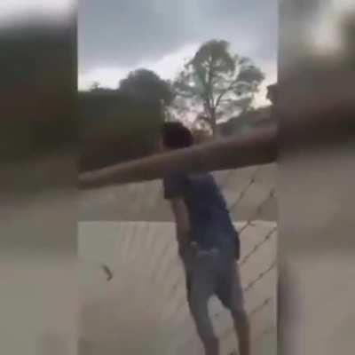 Ele &eacute; muito poderoso mano MonkaW