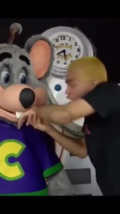 Chucks cheese w أكل إصبع الرجل (الطوارئ)