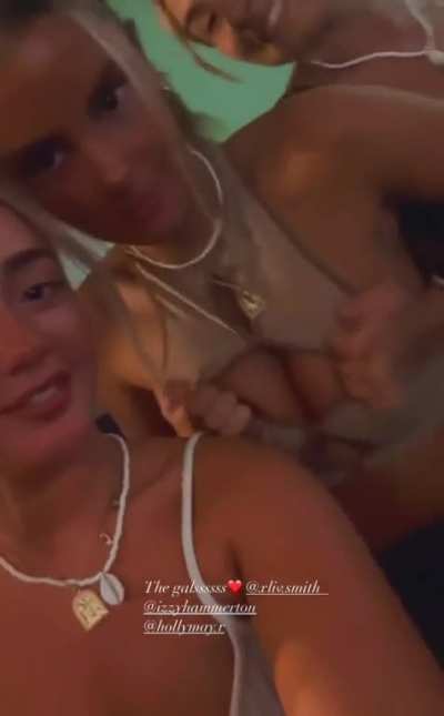 Jiggling her tits