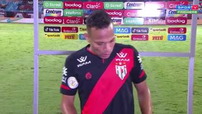 "Eu cavei ali, mas infelizmente ele olhou no VAR"