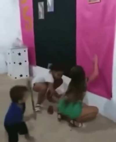 lleg&oacute; a romper la escoba XD