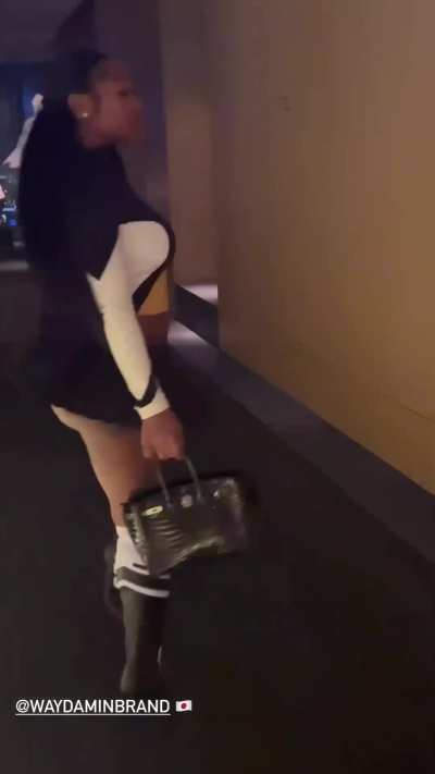 A whole lotta ass in 12 sec 