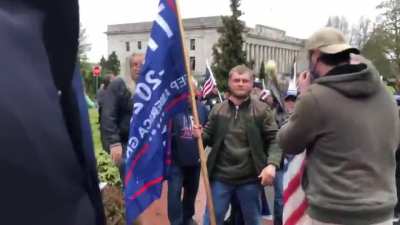 Fox News anchor shoves a Trump supporter outside the gates of the governor’s mansion. He then gets shoved by other Trump supporters before being asked to leave. Olympia Protests.