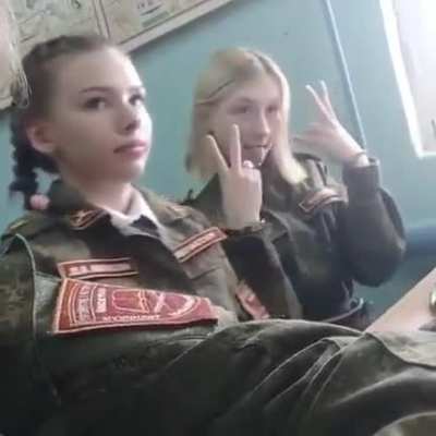 B&ouml;yle bir okula gitmem i&ccedil;in ne yapmam lazım askeri okul mu bunlar