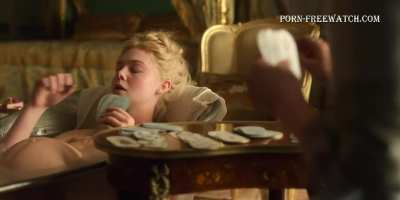 Elle Fanning Nipslip 