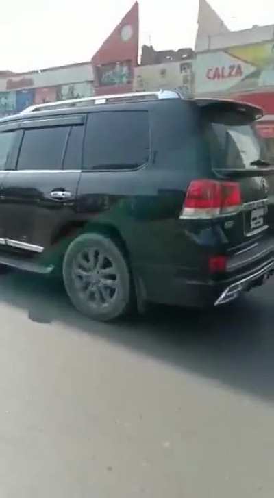 HMJB while I drive Parado on the road.