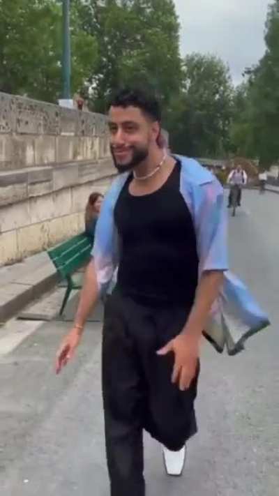 I have no Idea WTF is this dumb shit suppose to be