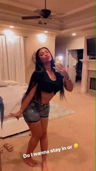 Thick<wbr>🍑💦🤪