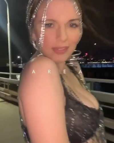 Julia Fox...