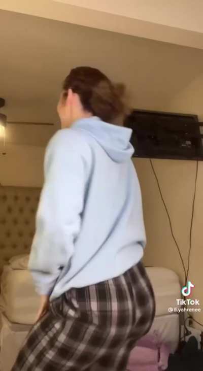 GYAT 🍑😍