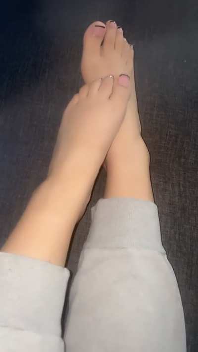 ✨🕹️AFK with Tired Little Gamer Feet🕹️✨