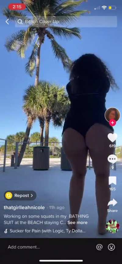 Great squat form!