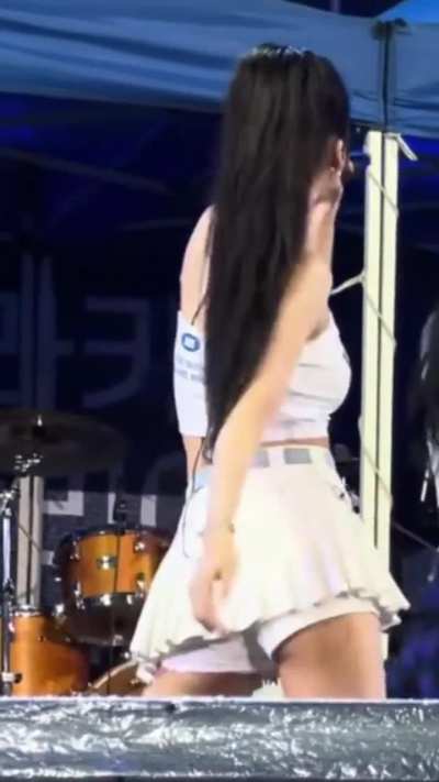 More fancam angles of Yeji&rsquo;s 🍑