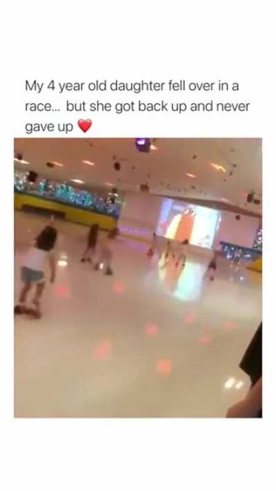 4yr old falls at the start but then is motivated by her father and ends up winning
