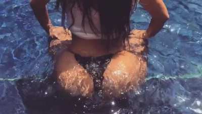 Can Kim twerk well?