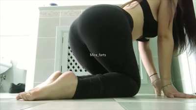 Big leggings farts &eth;&yen;&deg;&eth;