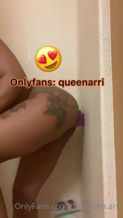 Queen arri