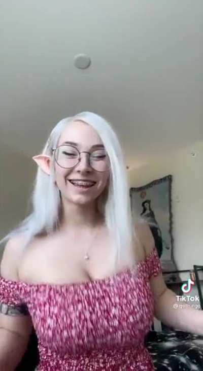 Anime girl trynna dismantle physics