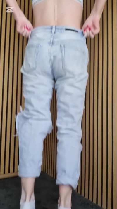 Sexy little Aussie in CKs