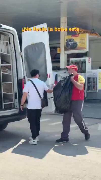 Tranquila y apta para los tiempos modernos la publicidad que hicieron en una Shell en Entre Rios