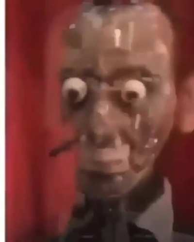 He looks like Endoskeletons from FNAF