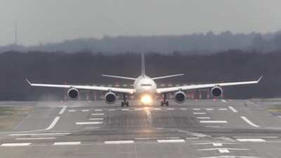 Attenborough voice: As the longboi stalks its prey, the little Dash 8 remains oblivious to its gaze, trying to just nail the centreline
