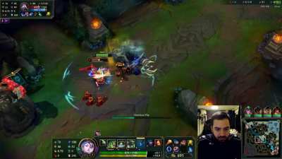 Akali nukes Kassadin (my favorite Combo)