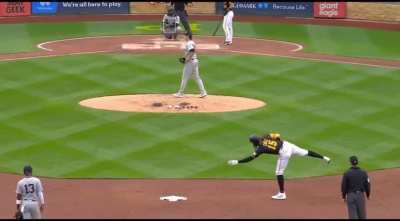 Oneil Cruz combats Max Fried&rsquo;s fake pickoff with a fake slide back to second