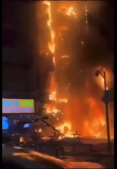 [LFO] Bystander Records Victim of an Apartment Fire, Doesn’t Lift a Finger to Help, China 🇨🇳