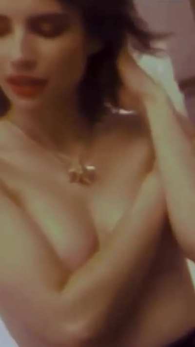 Emma Roberts 