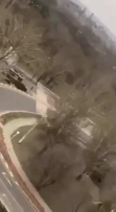 Russian tanks are entering Kherson.