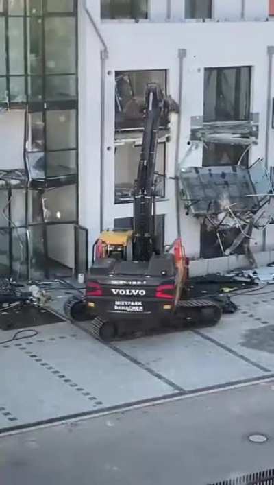 Someone didn't payed their workers (not my video / germany)