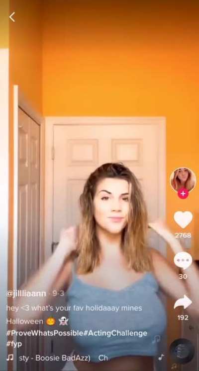 EVERYTHING about her is perfect except for how she frames a video 😣 @jilliaann