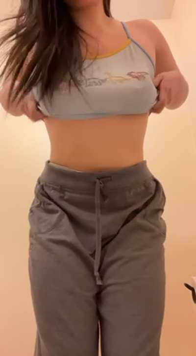 Can&rsquo;t sleep so here are my tits 😁 [drop]