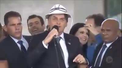 Se voc&ecirc; ainda apoia ele depois dele dizer isso procure um psic&oacute;logo