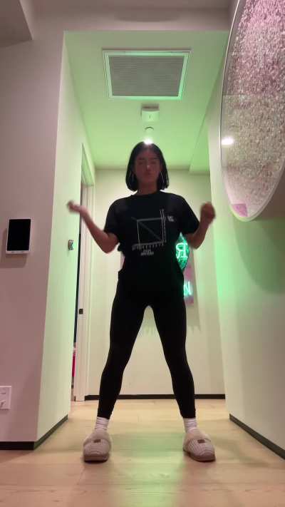 "Thunder" thighs charli