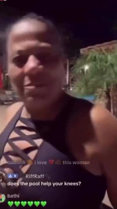 Curvy Aunty