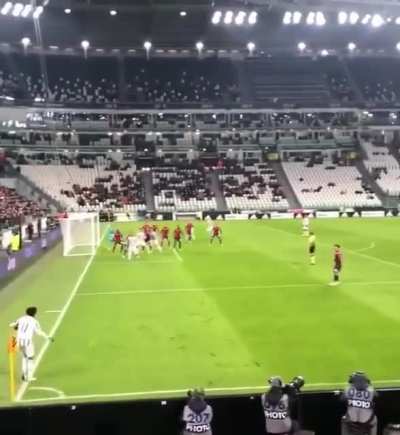 Cuadrado's great goal from corner kick, stadium's point of view.