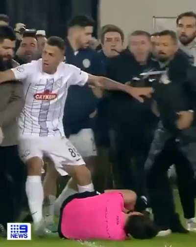 Turkey stops all soccer events after the assault on a referee