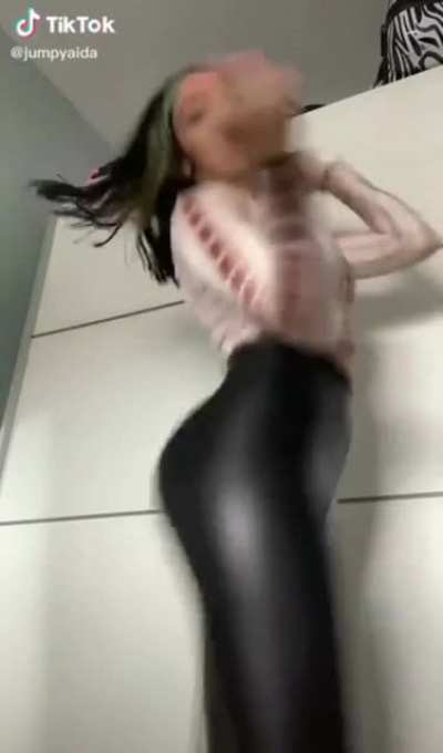 Jumpyaida Booty