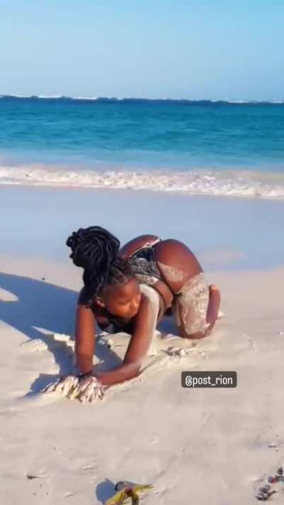 Beach booty @post_rion