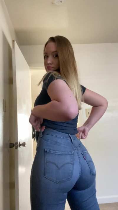Who said jeans aren&rsquo;t comfy? ;)