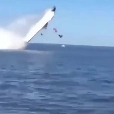 That&rsquo;s one fast boat💀