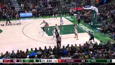 [Highlight] Giannis finds a open lane and slams.