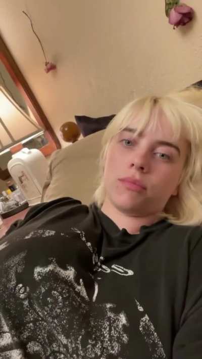Billie Eilish jiggle