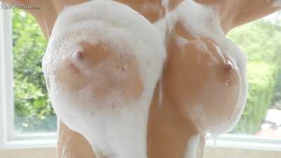 Alexis Fawx Sudsy Reveal