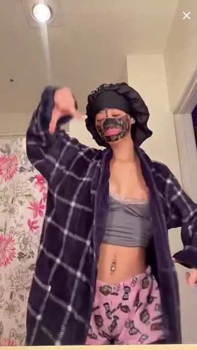 her wifi saved her and made the quality ASS but @5a66y on tiktok shoutout bro that said there&rsquo;d be a slip 👊🏼