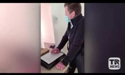 Australian Police Arrest Pregnant Woman for Facebook post & take cellphones