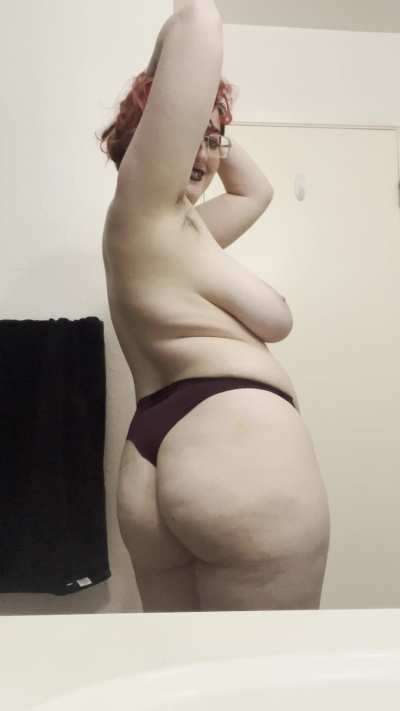 Juicy ass and big titty goth girl, I promise you aren't dreaming