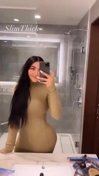 Slim thick cutie
